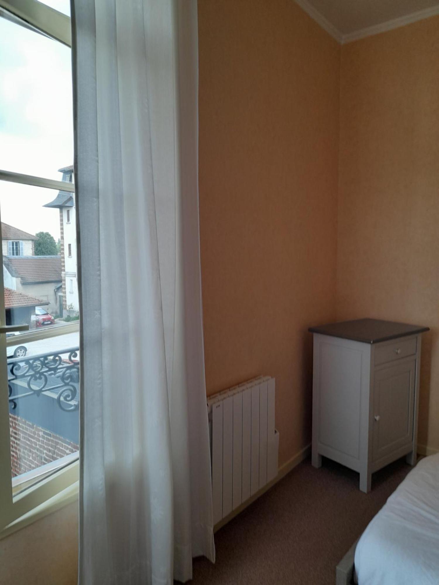 Appartement Du Pont De La Seine Troyes Exterior photo